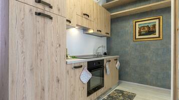 Fridge, microwave, oven, cookware/dishes/utensils