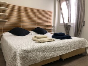 3 bedrooms, iron/ironing board, WiFi, bed sheets - Steps To Sand Pad N Barcelona 3 Room 2 Bath Pkng (Sant Pol de Mar)