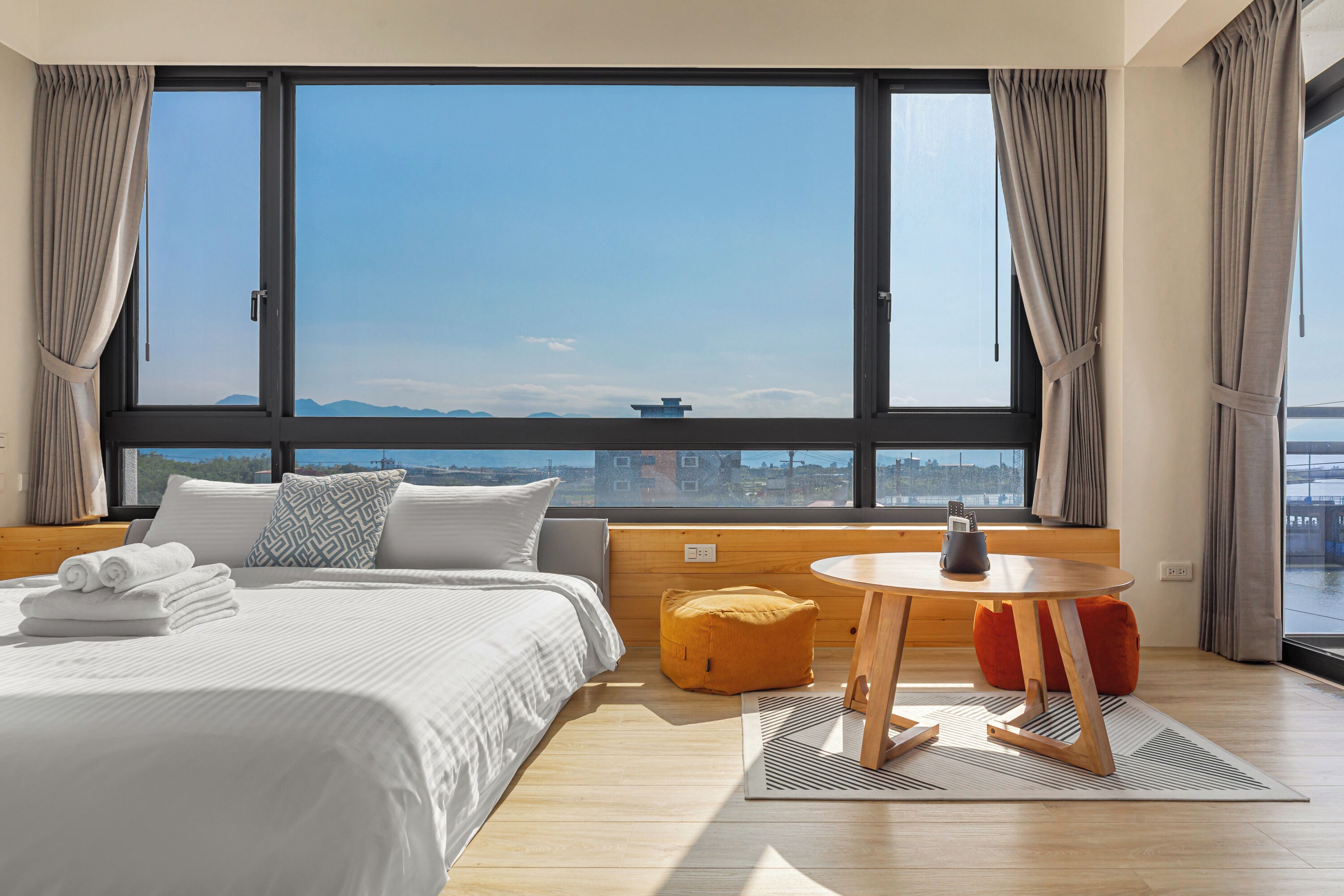 Deluxe Double Room | Laptop workspace, blackout curtains, free WiFi, bed sheets