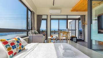 Laptop workspace, blackout curtains, free WiFi, bed sheets