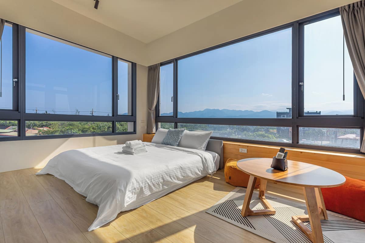 Deluxe Double Room | Laptop workspace, blackout drapes, free WiFi, bed sheets