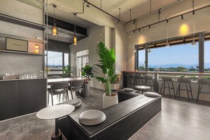 Coffee shop - Between River and Sea (Wujie)
