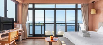 Between River and Sea