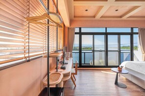 双人房-附阳台 | 笔记本电脑工作区、遮光窗帘、免费 WiFi、床单