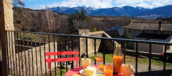 Cosy mountain home ideal for families and friends.