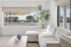 Smart TV, offices - Walk to the Sand! Ocean Views, Balcony & Parking | Sunset Surf (Huntington Beach)