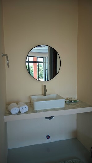 Bruser, bidet, håndklæder, Sæbe