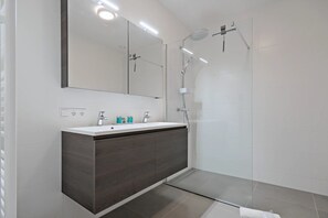 Shower - Cosy apartment in Breskens with balcony (Breskens)