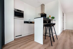 Fridge, oven, dishwasher, coffee/tea maker - Apartment in Breskens near the Beach (Breskens)