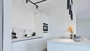 Coffee/tea maker, fridge, oven, dishwasher - Apartment in Breskens near the Beach (Breskens)