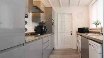 House, 3 Bedrooms, Smoking, Patio | Interior