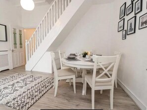 Maison, 3 chambres, fumeur, patio | Salle à manger