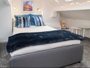 House, 3 Bedrooms, Smoking, Patio - Kitty Cottage - 3 Bedroom - Warm and Welcoming - Sleeps 5 - Blackpool (Blackpool)