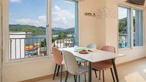 Basic Room, 1 Bedroom (4F(ElecBBQ/OTT/Pool₩50k)) - Gapyeong Binchelo Pool Villa Spa Pension (Gapyeong)
