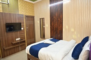 1 dormitorio, tabla de planchar con plancha, wifi y ropa de cama
