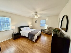 4 habitaciones, escritorio, tabla de planchar con plancha y wifi gratis 