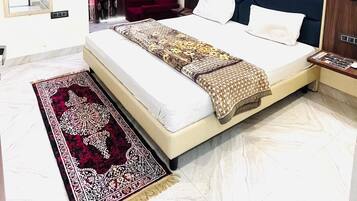 Basic Double Room | Free WiFi, bed sheets