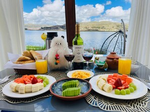 Dining - FLOATING HOTEL IN LAKE TITICACA UROS (Juliaca)