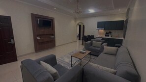 Family Apartment | In-room safe, soundproofing, iron/ironing board, free WiFi - Lamar Taiba Serviced Apartment (Madinah)