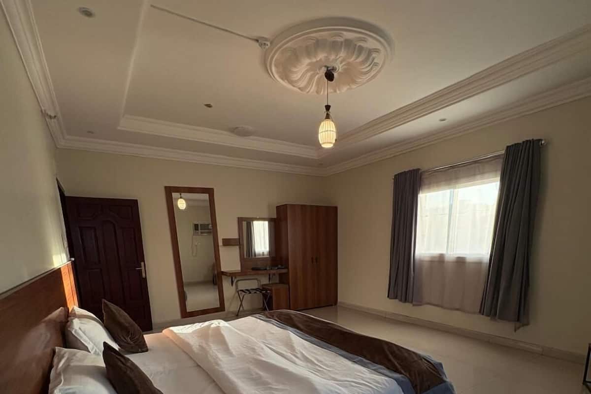 Luxury Suite | In-room safe, soundproofing, iron/ironing board, free WiFi