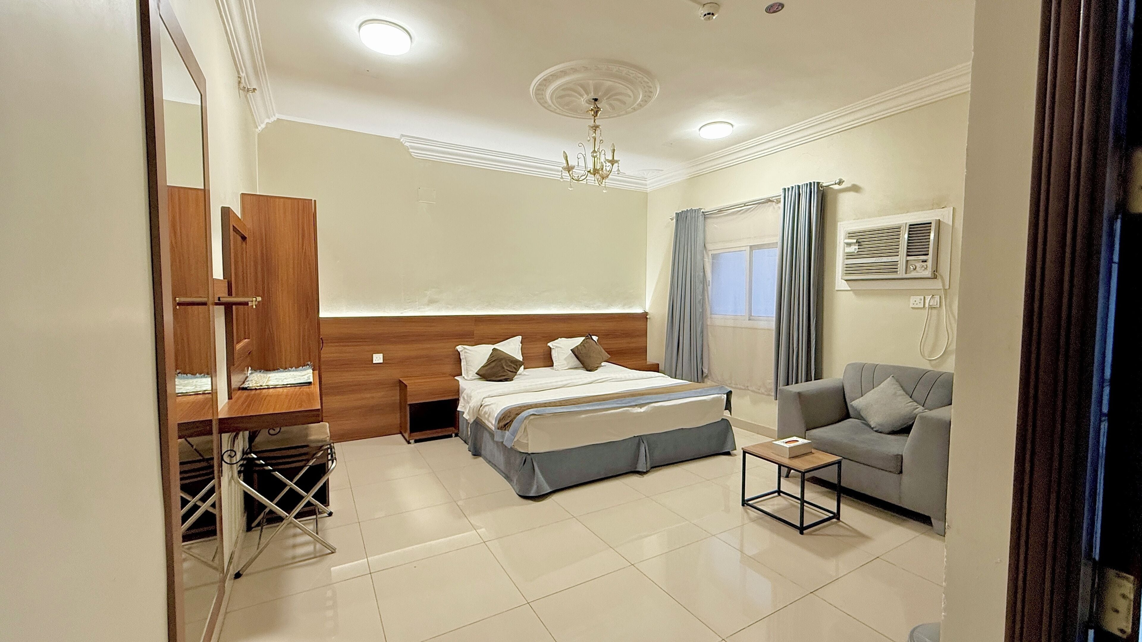 Habitación estándar con 1 cama matrimonial o 2 individuales | Caja de seguridad en la habitación y insonorización 