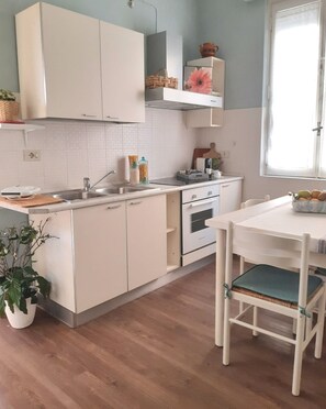 Microwave, oven - The little house -tourist apartment, quiet and cozy (Candelo)