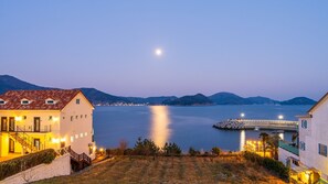 Exterior - Geoje Kkachi and Santorini Pension (Geoje)