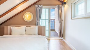 Basic Room, 1 Bedroom (301) | 1 bedroom, free WiFi - Geoje Kkachi and Santorini Pension (Geoje)