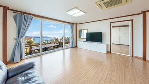 1 bedroom, free WiFi - Geoje Kkachi and Santorini Pension (Geoje)