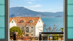 Basic Room, 1 Bedroom (102) | 1 bedroom, free WiFi - Geoje Kkachi and Santorini Pension (Geoje)