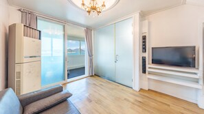 Basic Room, 1 Bedroom (303) | 1 bedroom, free WiFi