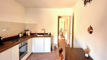 Réfrigérateur, four, plaque de cuisson, lave-vaisselle