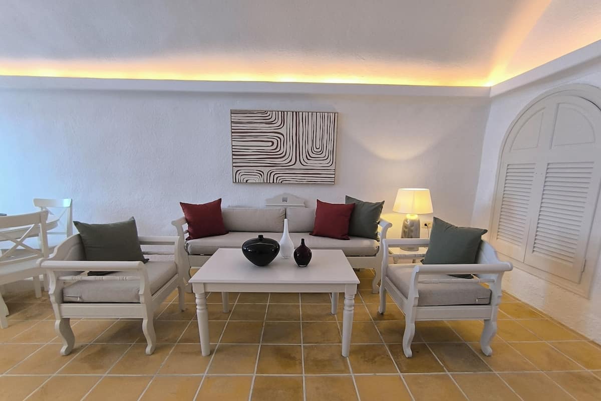 Traditional Suite with Caldera View