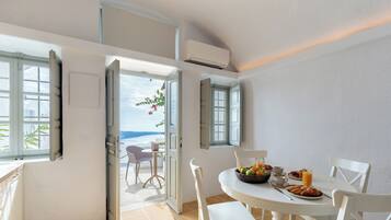 Traditional Suite with Caldera View | 1 bedroom, in-room safe, soundproofing, free WiFi