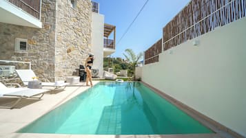 Seasonal outdoor pool, open 7:00 AM to 9:00 PM, pool umbrellas