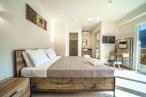 Superior Suite, Balcony, Mountain View