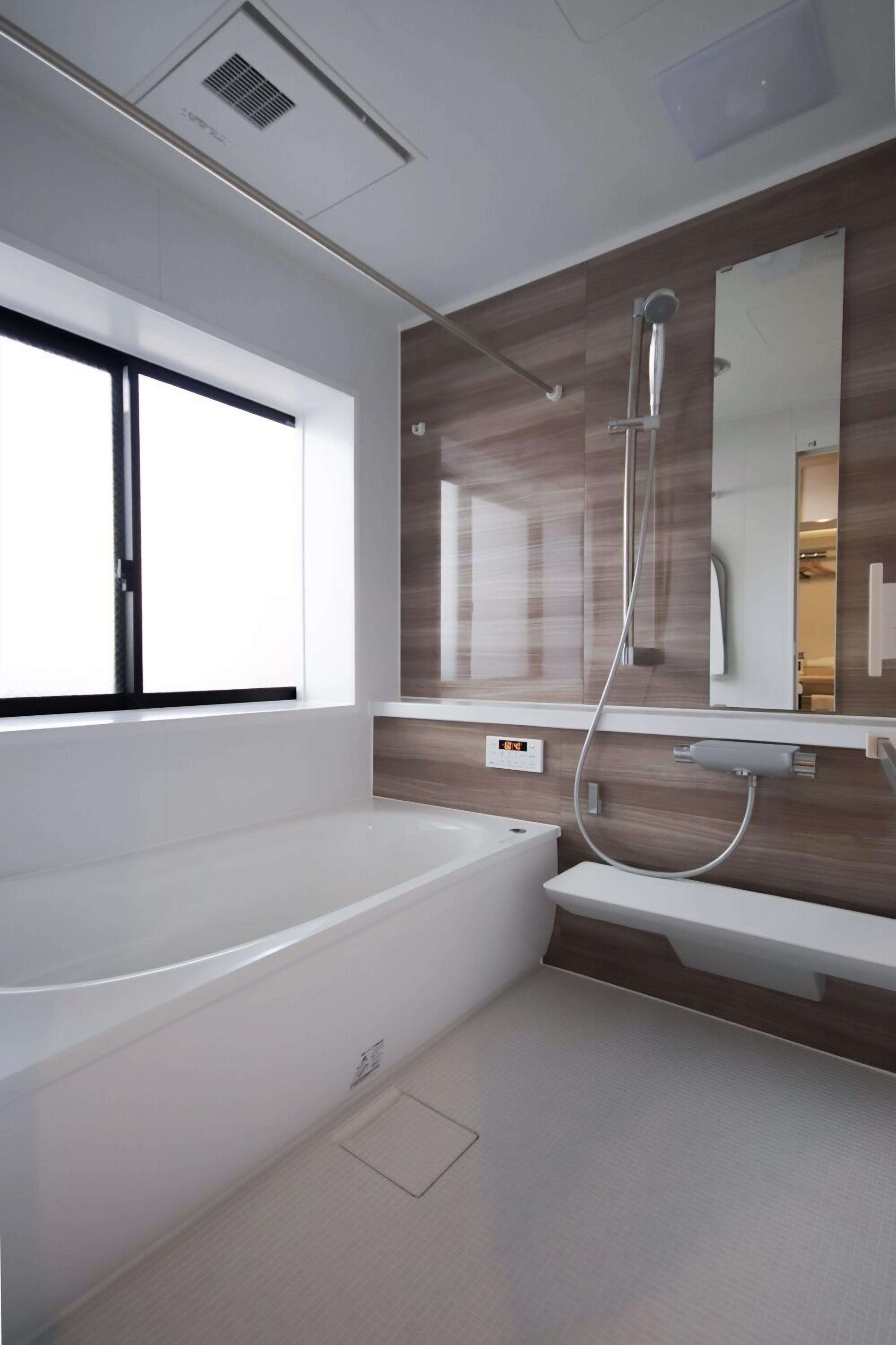 Presidential Suite, Multiple Beds, Balcony, City View | Bathroom | Separate tub and shower, hair dryer, bathrobes, slippers