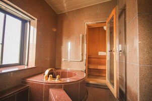 Executive Suite | Bathroom | Separate tub and shower, hair dryer, towels, soap