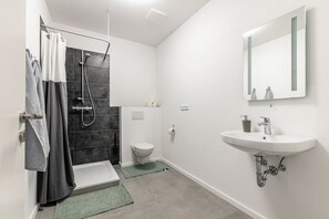 Douche, serviettes fournies