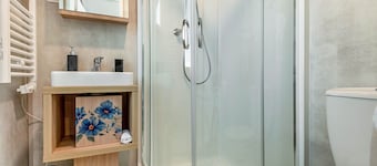 Tiny Home 'Sankt Rupert Nummer 11' mit privater Terrasse und Klimaanlage