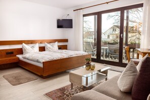 1 bedroom, free WiFi, bed sheets - Premium Guest Room 2 with Balcony and Wi-Fi (Bodman-Ludwigshafen)