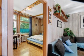 5 bedrooms, free WiFi, bed sheets