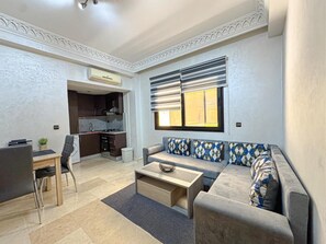 TV - Bewitchment in Marrakech: A haven of peace in Guéliz, close to Carré Éden (Marrakech)