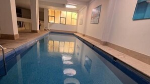 An indoor swimming pool with clear water, a tiled floor, and a ceiling with recessed lighting. - Bewitchment in Marrakech: A haven of peace in Guéliz, close to Carré Éden (Marrakech)