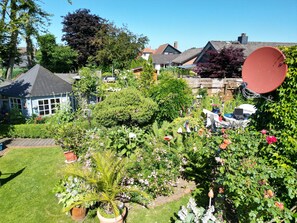 Outdoor dining - Holiday Apartment 'Gretchen' with Shared Terrace, Shared Garden and Wi-Fi (Rieseby)