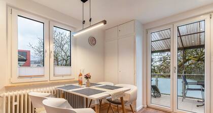 Ferienwohnung 'Im Grünen' mit Privatterrasse, Balkon und Wi-Fi