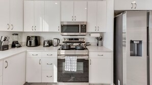 Coffee/tea maker, fridge, microwave, oven