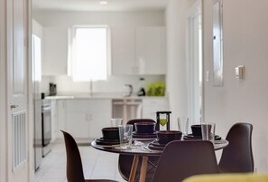 Dining - Metro Sky 2BR I Parking I King Bed I Workspace (Dallas)