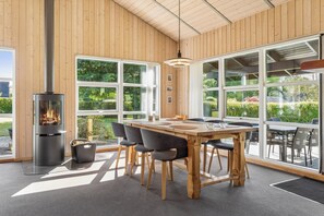 Dining - Scenic house on East Funen, 200m from the Belt (Frørup)