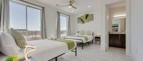 2 bedrooms, desk, iron/ironing board, WiFi